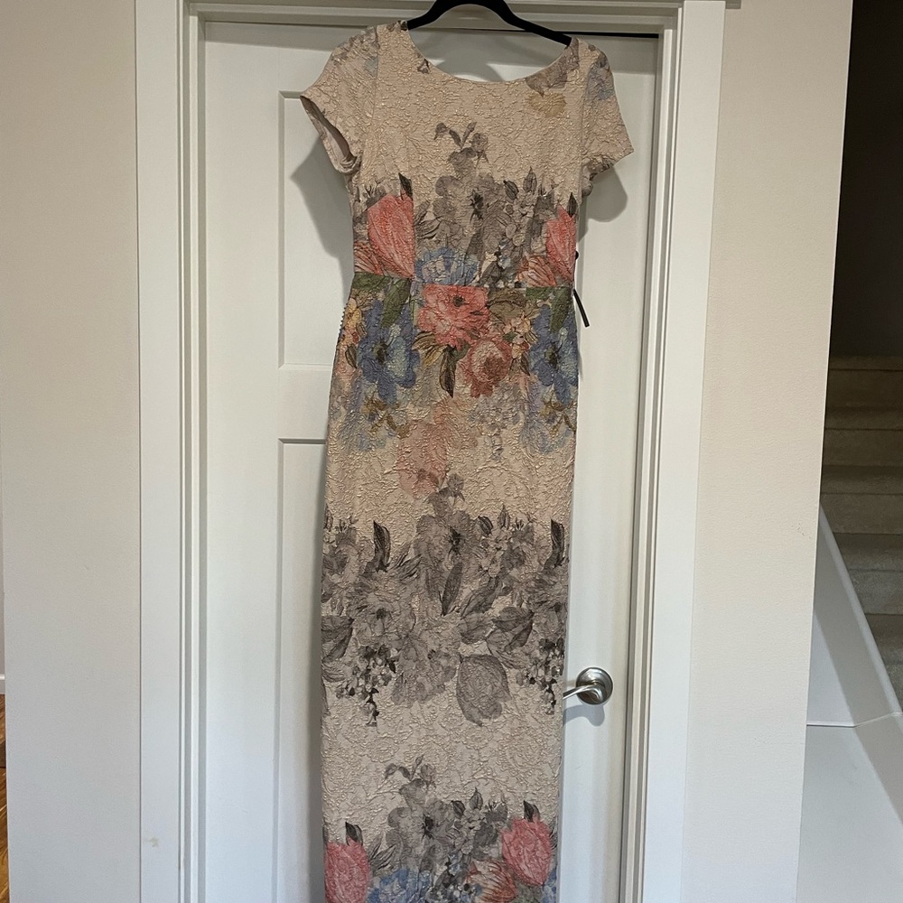 Matelassé Floral Jacquard Column Gown
ADRIANNA PAPELL
